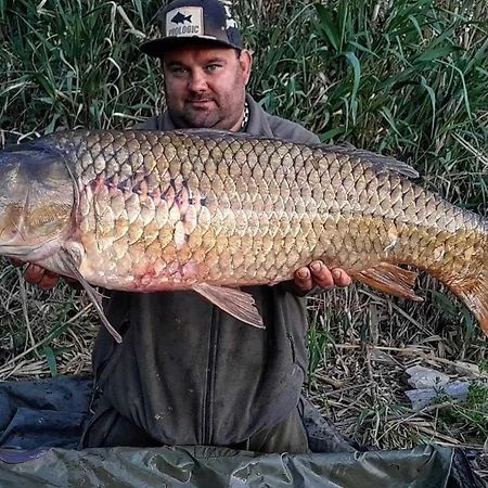 R U Ready Fishing, River Ebro Mequinenza Buitenkant foto