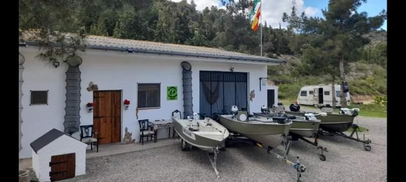 R U Ready Fishing, River Ebro Mequinenza Buitenkant foto
