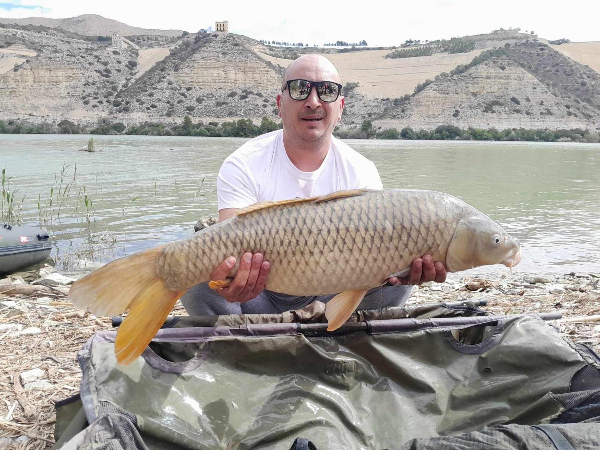 R U Ready Fishing, River Ebro Mequinenza Buitenkant foto